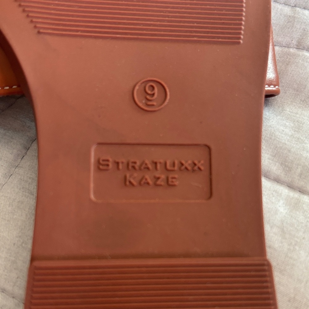 Elegant Tan Leather Sandals - Picture 6 of 7
